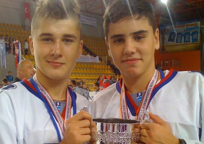 REPORTAJ Aripile frânte ale unui viitor măreţ