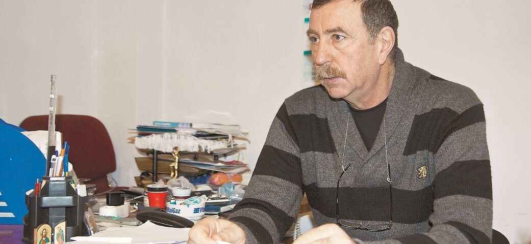 Devotament nemărginit pentru culorile alb-vişinii