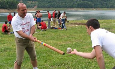 “Cupa speranţei” la oină, o competiţie an de an mai puternică