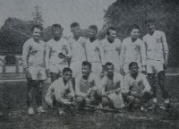 Meci de oină în faţa a 80 000 de spectatori