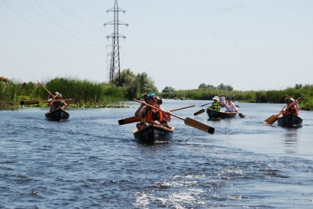 Echipa pilotilor şi a copilotilor, pe locul 2 în cursa de canotci din Deltă