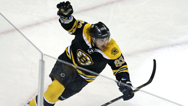 Boston Bruins câștigă primul duel cu New York Rangers
