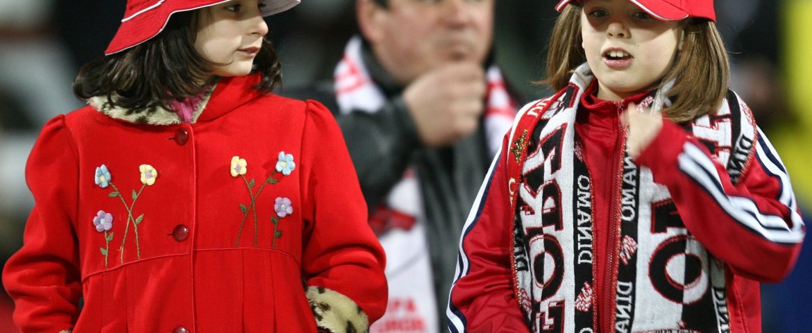 Doar femeile şi copiii sub 14 ani vor susţine Dinamo la meciul cu Viitorul Constanţa