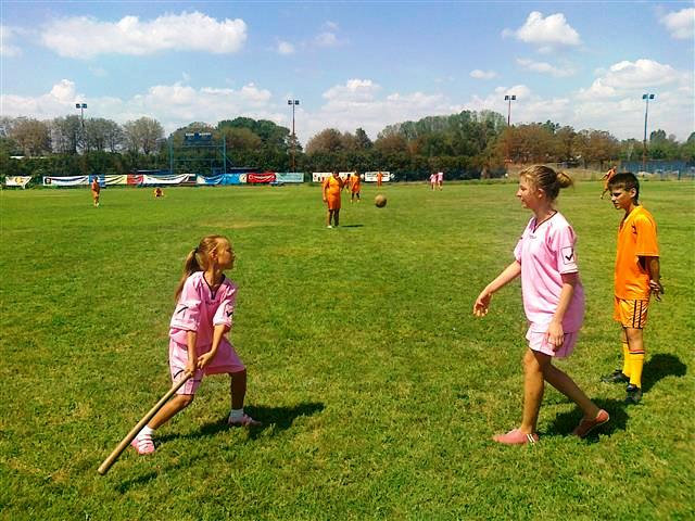 Sportul nostru naţional, oina, bucuria copiilor din judeţul Dolj