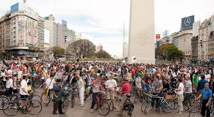 “Masa Critică” îi așteaptă la start pe bicicliștii brașoveni