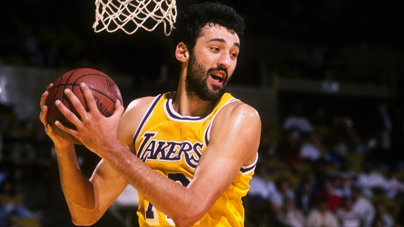 Vlade Divac vine la Wizz Air Sport Arena Streetball
