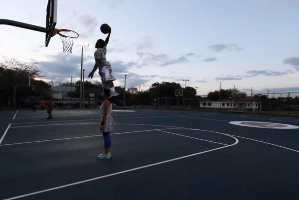 Sfidează gravitaţia! Cel mai bun dunker din lume revine la Sport Arena Streetball!
