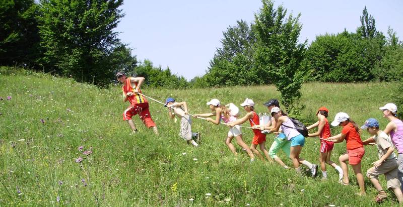 Ministerul Tineretului și Sportului oferă 198 locuri în taberele de vacanță pentru copiii din centrele de plasament din Iași