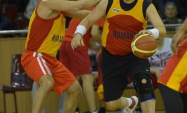 Premierul României joacă baschet la Sport Arena Streetball
