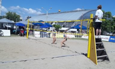 Au început Campionatele Naționale de volei pe plajă