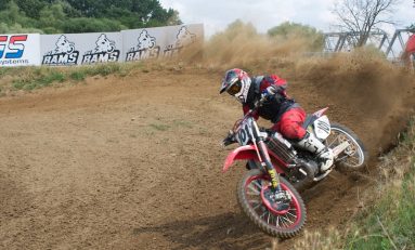 Mihai Stoichescu a câştigat etapa de Motocross Cup cu o motocicletă veche de şapte ani