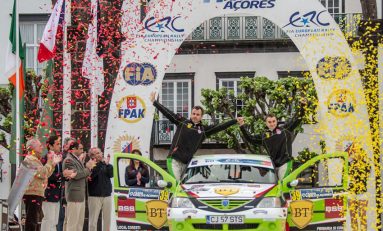 Meci de fotbal între selecţionata piloţilor şi echipa All Stars la Sibiu