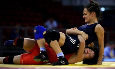 CM de lupte pentru juniori: Evoluţie slabă în prima zi la lupte feminine