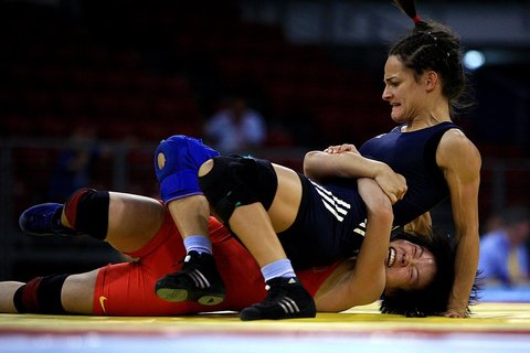 CM de lupte pentru juniori: Evoluţie slabă în prima zi la lupte feminine