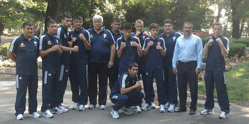 Doi români luptă pentru medalii la CE de box pentru tineret