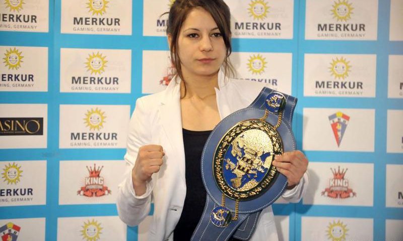 EXCLUSIV Calvarul Corinei Cârlescu a luat sfârşit: pugilista a fost legitimată la un club de box din Germania