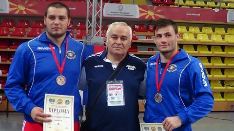 16 sportivi români la CM de lupte pentru juniori