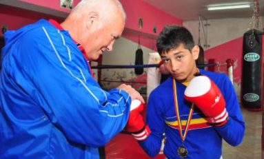 Un român în semifinalele CM de box pentru cadeţi