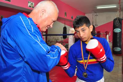 Un român în semifinalele CM de box pentru cadeţi