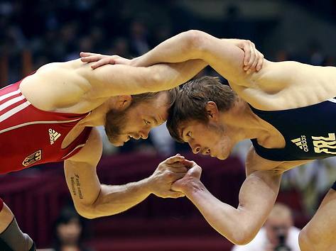 15 români la CM de lupte