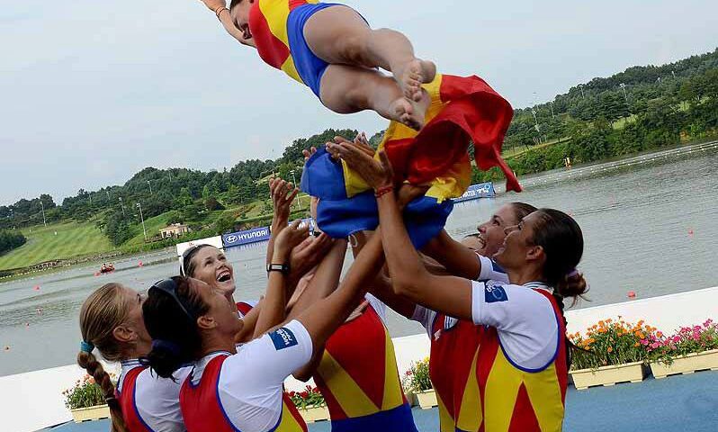 Românii, multipli campioni la canotaj în Balcani