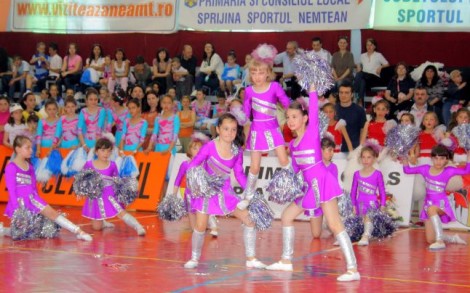 Grație în ritm de dans pe meleaguri nemţene