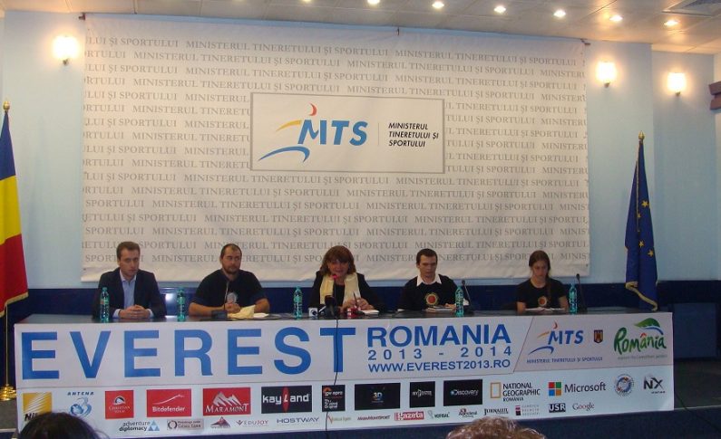 Cea mai tânără echipă românească de alpinişti va escalada Everestul