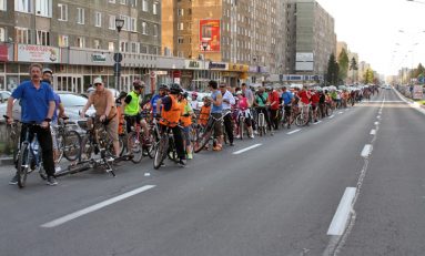 Dacă e ultima vineri din lună, e Masa Critică la Brașov!