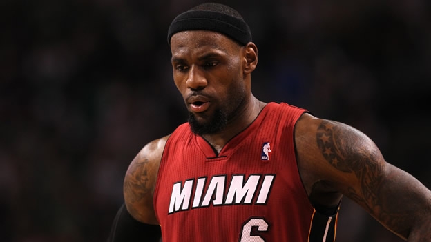 LeBron James a ajuns la 500 de meciuri consecutive cu peste 10 puncte marcate