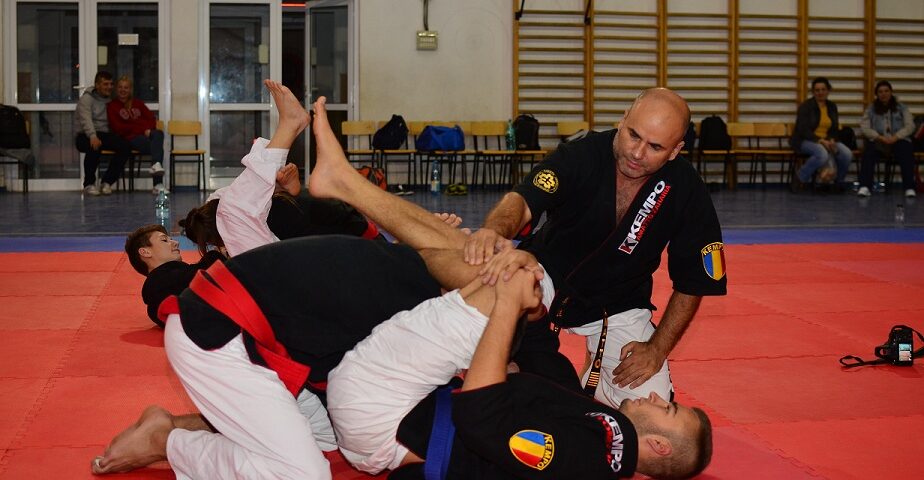 Săptămâna “Şcoala altfel” continuă la Centrul Sportiv Apollo. Marţi e ziua dedicată kempo-ului