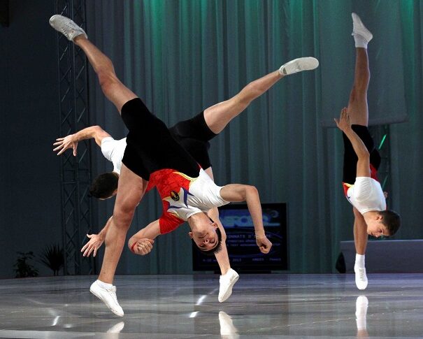 Performanțe mari, dar pe datorie