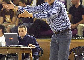 Steaua a rămas fără antrenor la baschet