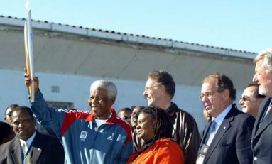 Nelson Mandela, omagiat de Comitetul Internaţional Olimpic