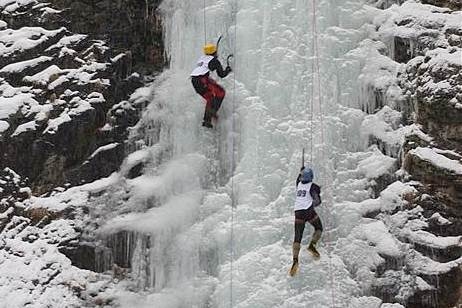 Buşteni, gazda unei etape de Cupă Mondială de escaladă pe gheaţă