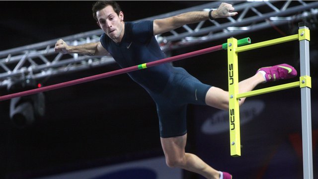 Recordul lui Sergey Bubka la săritura cu prăjina, doborât de un francez