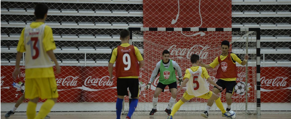 Au început meciurile de fotbal în Cupa Coca-Cola 2014! Aproape 500 de echipe înscrise la start