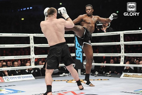 Bonjaksy și-a pus mănușile în cui!