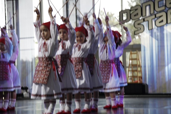 Trupa de dans “deschide balul” la Bucharest Sport Club