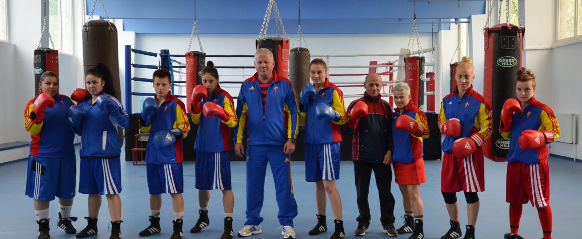 Lotul naţional de box feminin se antrenează, de Paşti, în Bulgaria