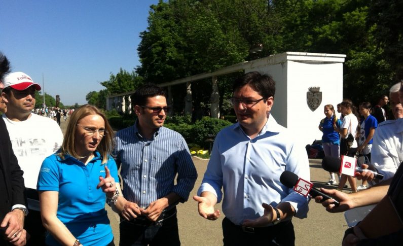 Unul pleacă, altul vine, n-avem nădejde de mai bine