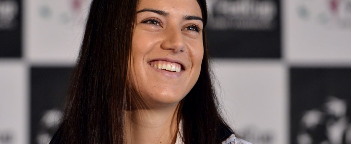 Ce debut! Sorana Cîrstea o învinge pe Ana Ivanovic, în primul meci al disputei România – Serbia din Fed Cup