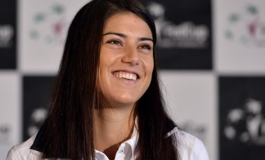 Ce debut! Sorana Cîrstea o învinge pe Ana Ivanovic, în primul meci al disputei România - Serbia din Fed Cup