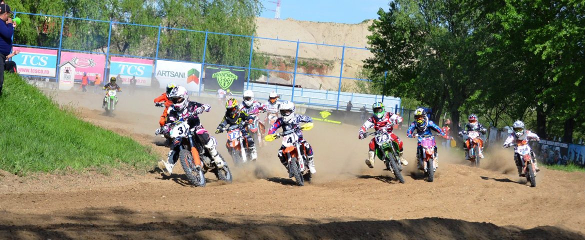 Duel între campionii Adrian Răduță şi Mihai Stoichescu la Ciolpani, în prima etapă a Motocross CUP