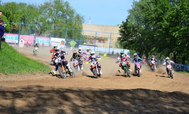 Duel între campionii Adrian Răduță şi Mihai Stoichescu la Ciolpani, în prima etapă a Motocross CUP