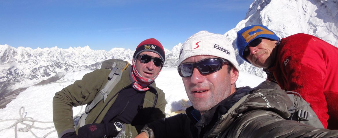 Horia Colibăşanu a trecut de Shishapangma şi “atacă” Everestul