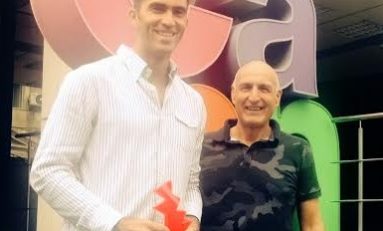 Trofeu special primit de Horia Tecău din partea organizatorilor BRD Năstase Țiriac Trophy