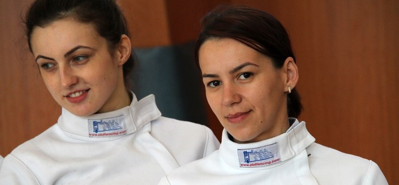 Simona Gherman îi premiază pe micii scrimeri