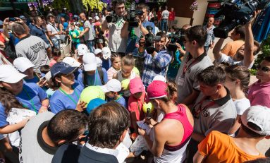 Simona Halep, printre copii la BRD Bucharest Open