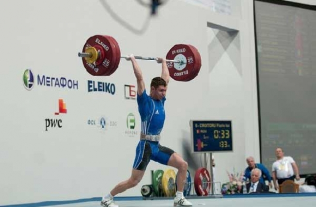 Robert Manea – ridică mii de kilograme zilnic, la doar 16 ani