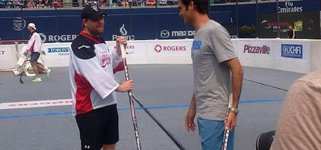 Federer şi-a încântat fanii cu un meci… de hochei